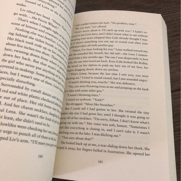 Beautiful Darkness by: Garcia & Stohl paperback book - Picture 4 of 5